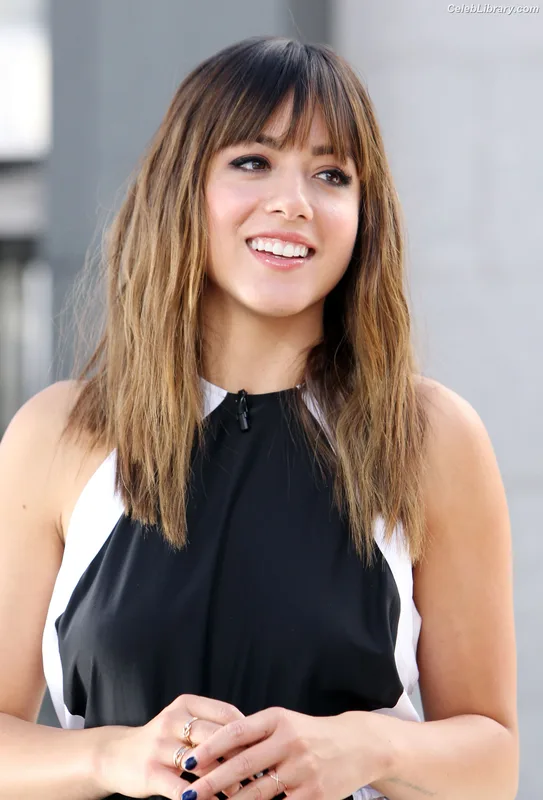 Chloe Bennet photo 22 of 841