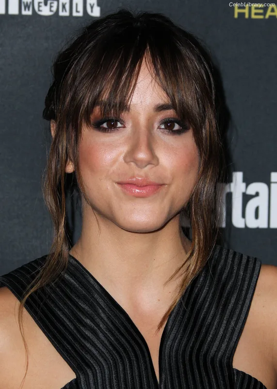Chloe Bennet photo 12 of 841