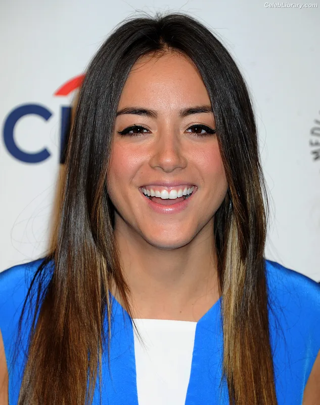 Chloe Bennet photo 13 of 841
