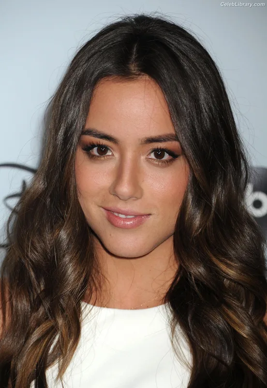 Chloe Bennet photo 5 of 841