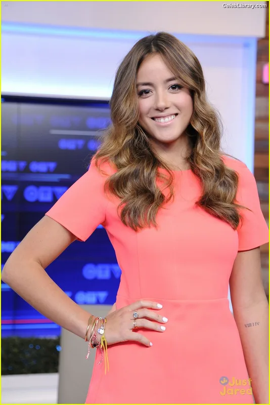 Chloe Bennet photo 8 of 841