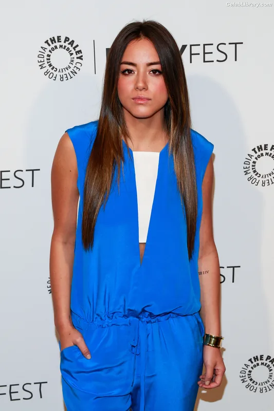 Chloe Bennet photo 2 of 841