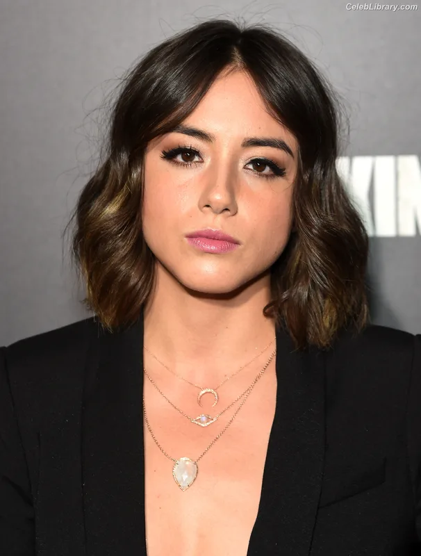 Chloe Bennet photo 14 of 841