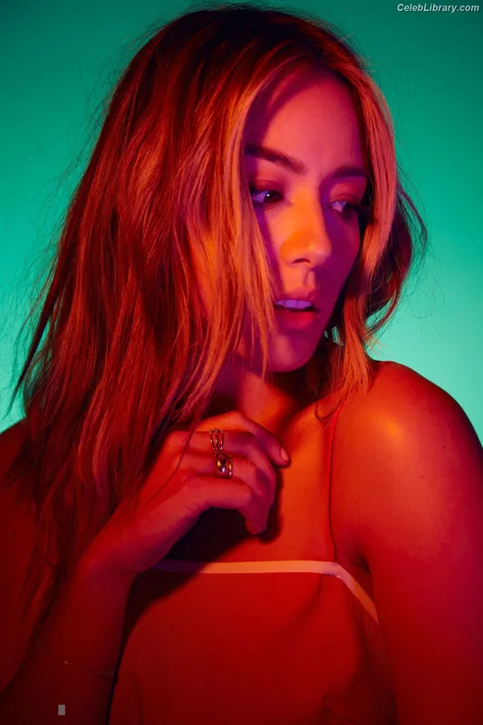 Chloe Bennet photo 2 of 841