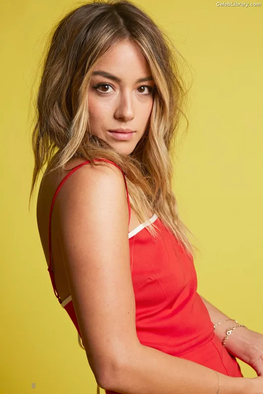 Chloe Bennet photo 6 of 841