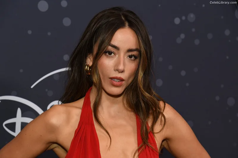 Chloe Bennet photo 5 of 841