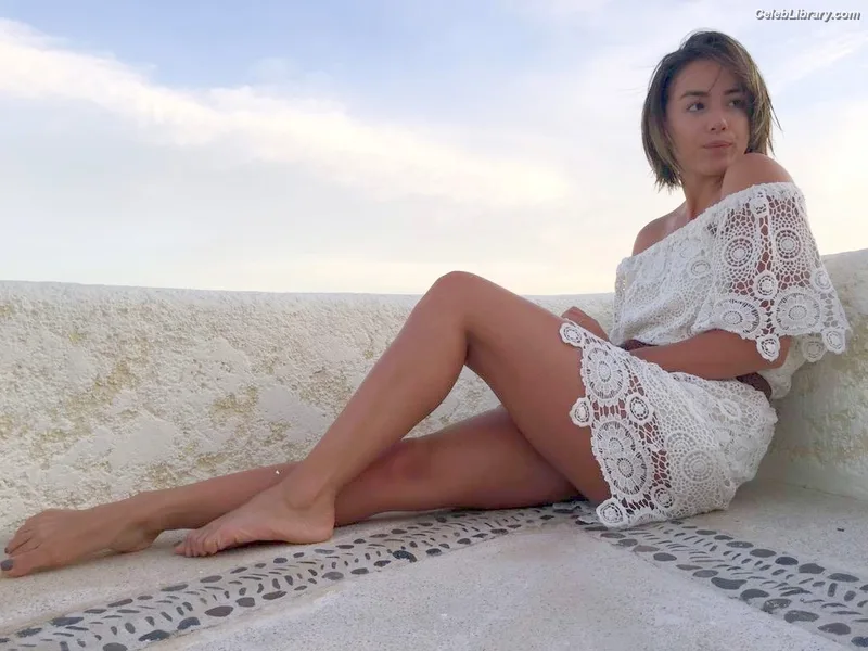 Chloe Bennet photo 15 of 841