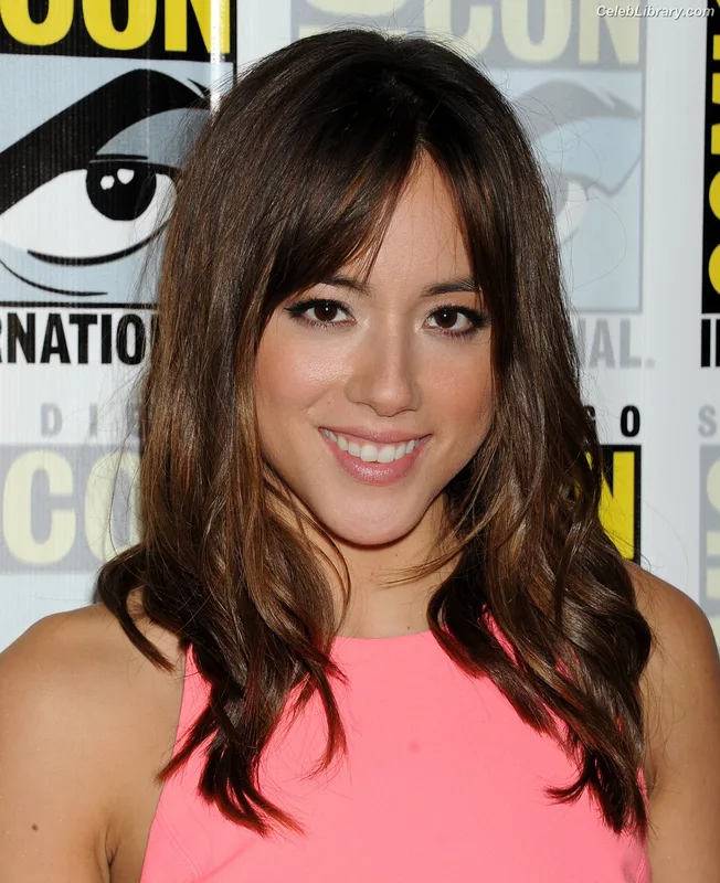 Chloe Bennet photo 20 of 841