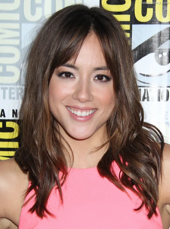 Chloe Bennet photo 6 of 841