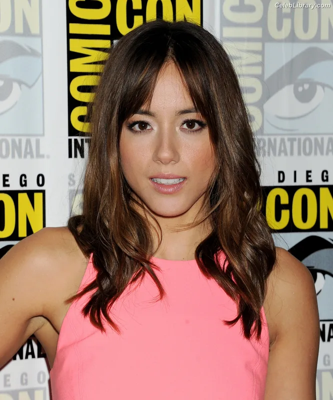 Chloe Bennet photo 17 of 841