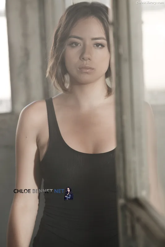 Chloe Bennet photo 3 of 841
