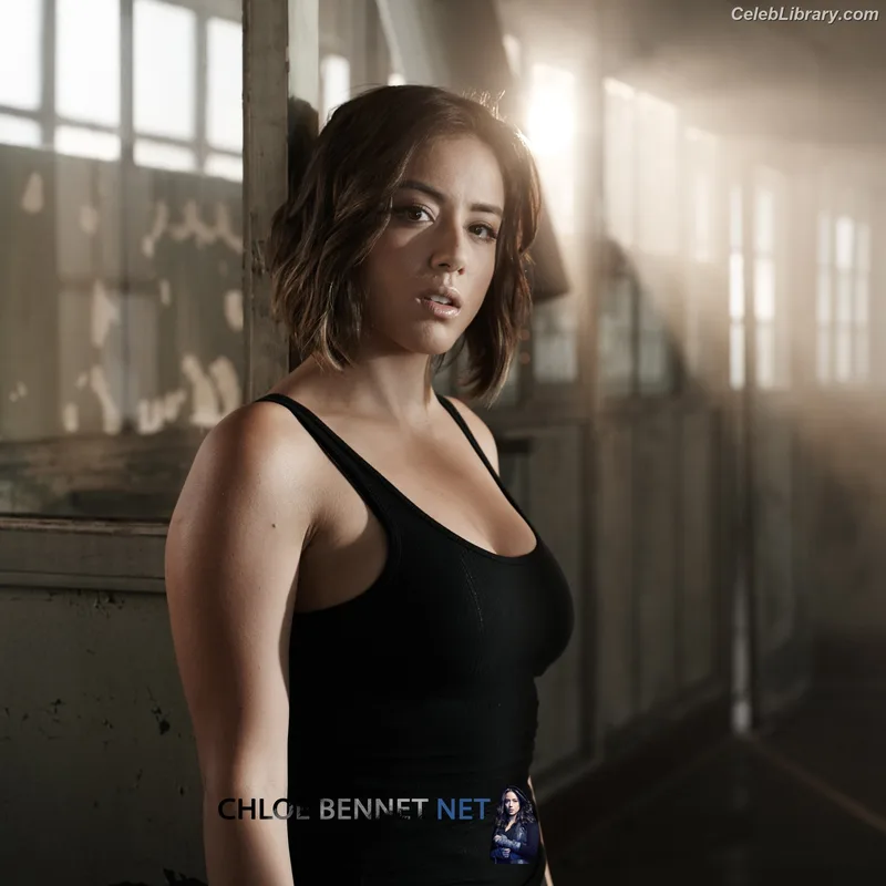 Chloe Bennet photo 6 of 841
