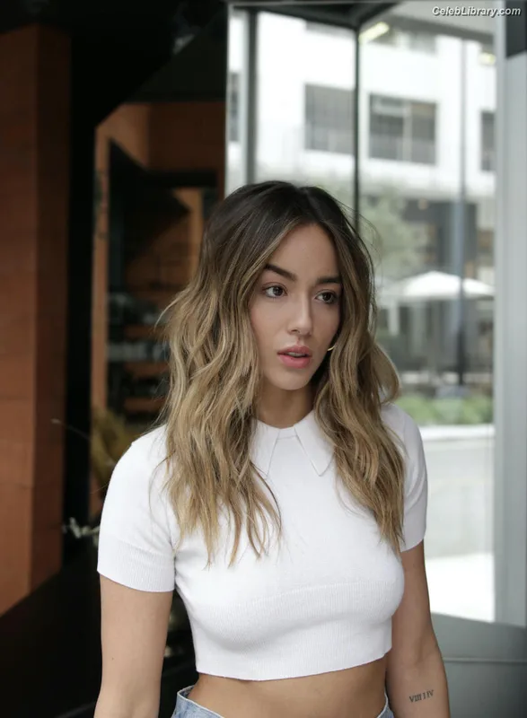 Chloe Bennet photo 23 of 841