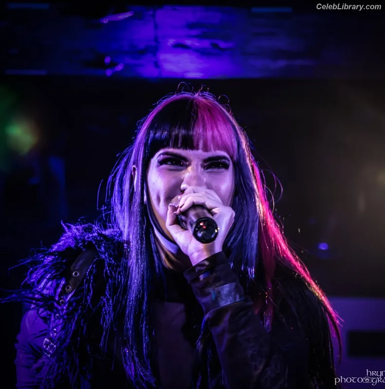 Chloe Drinkwater photo 5 of 989