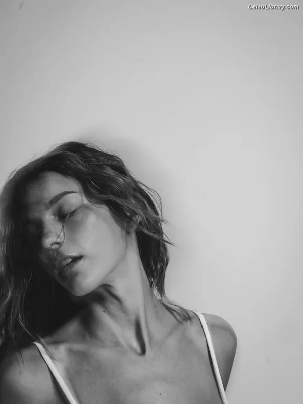 Chloe East photo 1 of 183