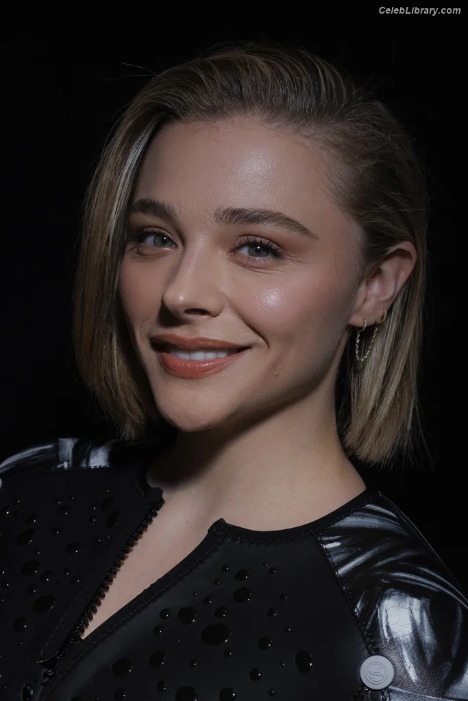 Chloë Grace Moretz photo 3 of 1748