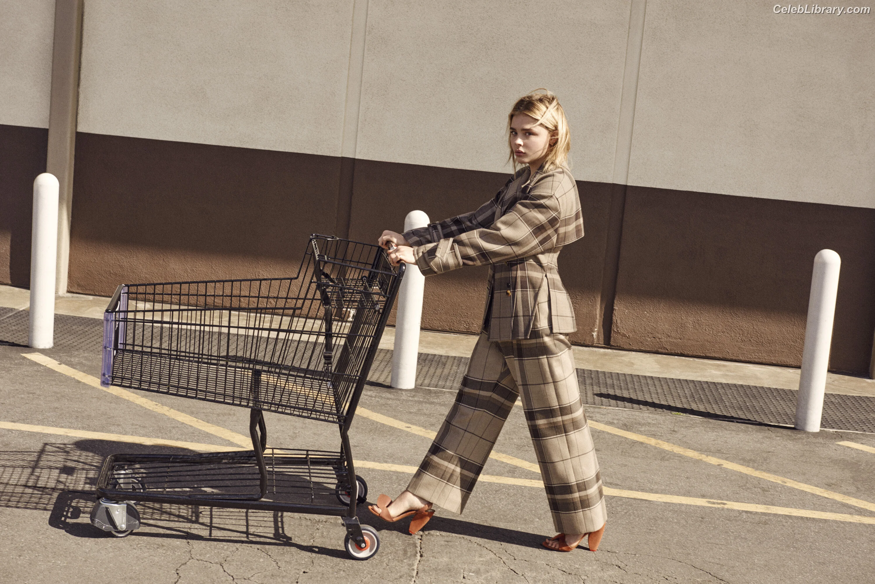 Chloë Grace Moretz photo 24 of 1748