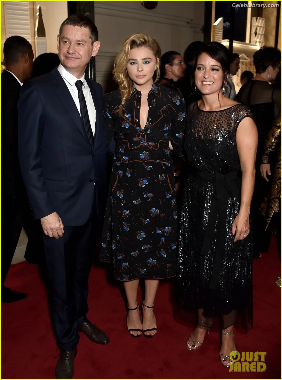 Chloë Grace Moretz photo 6 of 1748