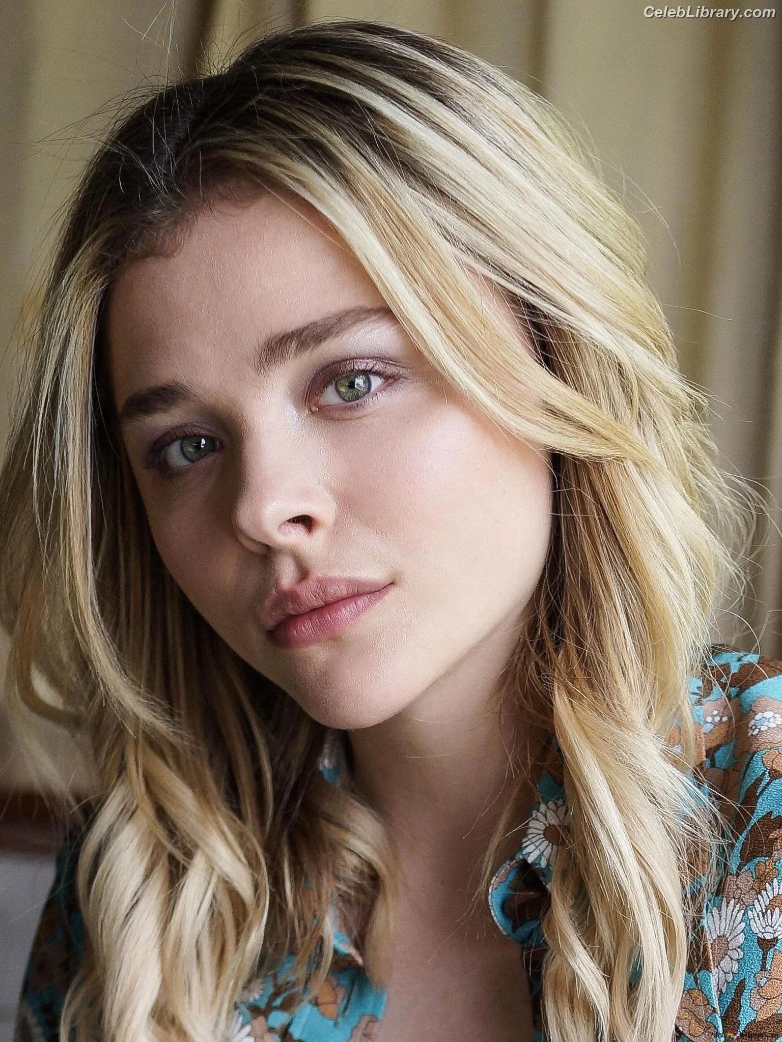 Chloë Grace Moretz photo 14 of 1748