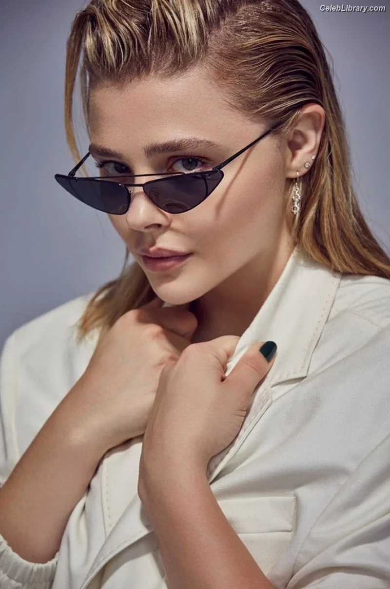 Chloë Grace Moretz photo 14 of 1748
