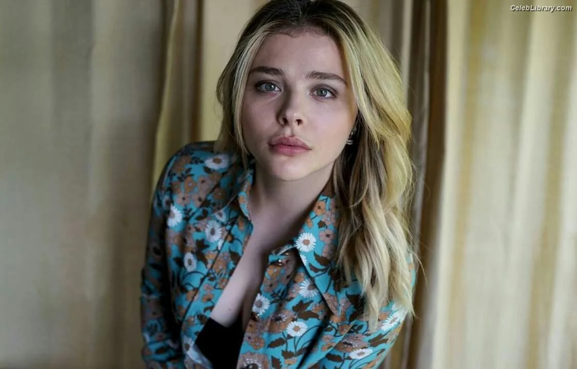 Chloë Grace Moretz photo 6 of 1748