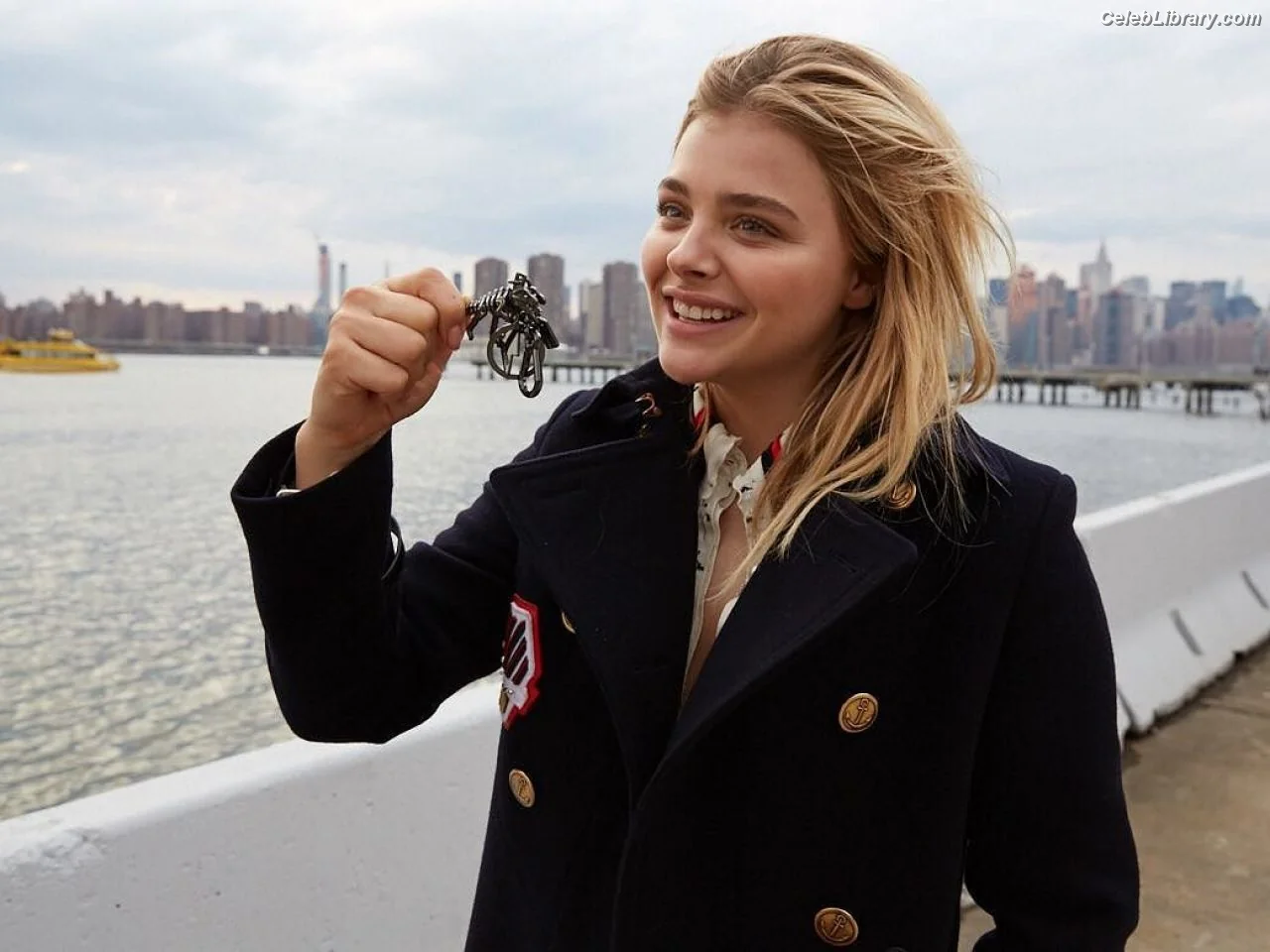 Chloë Grace Moretz photo 14 of 1748