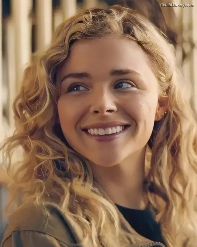 Chloë Grace Moretz photo 24 of 1748