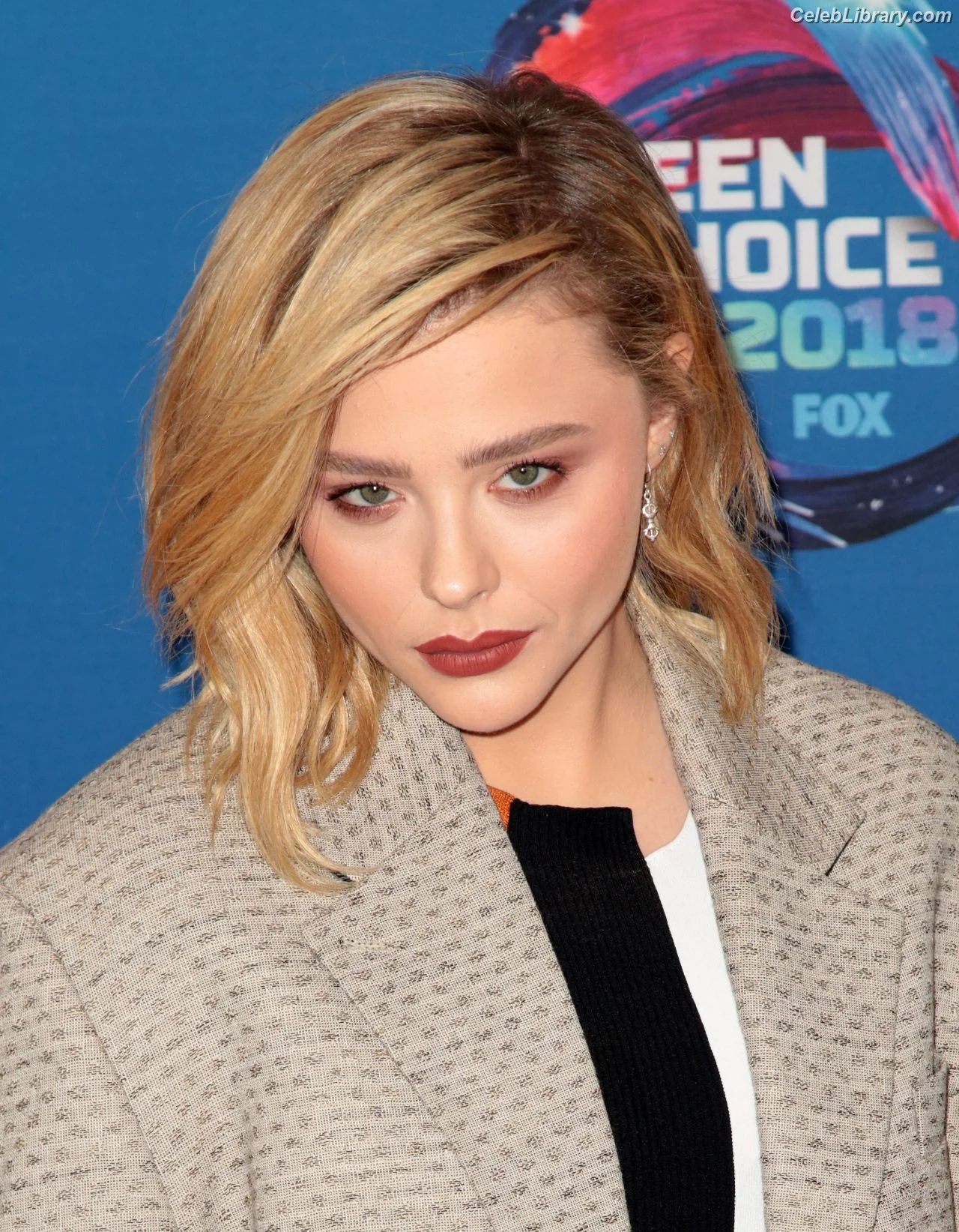 Chloë Grace Moretz photo 7 of 1748