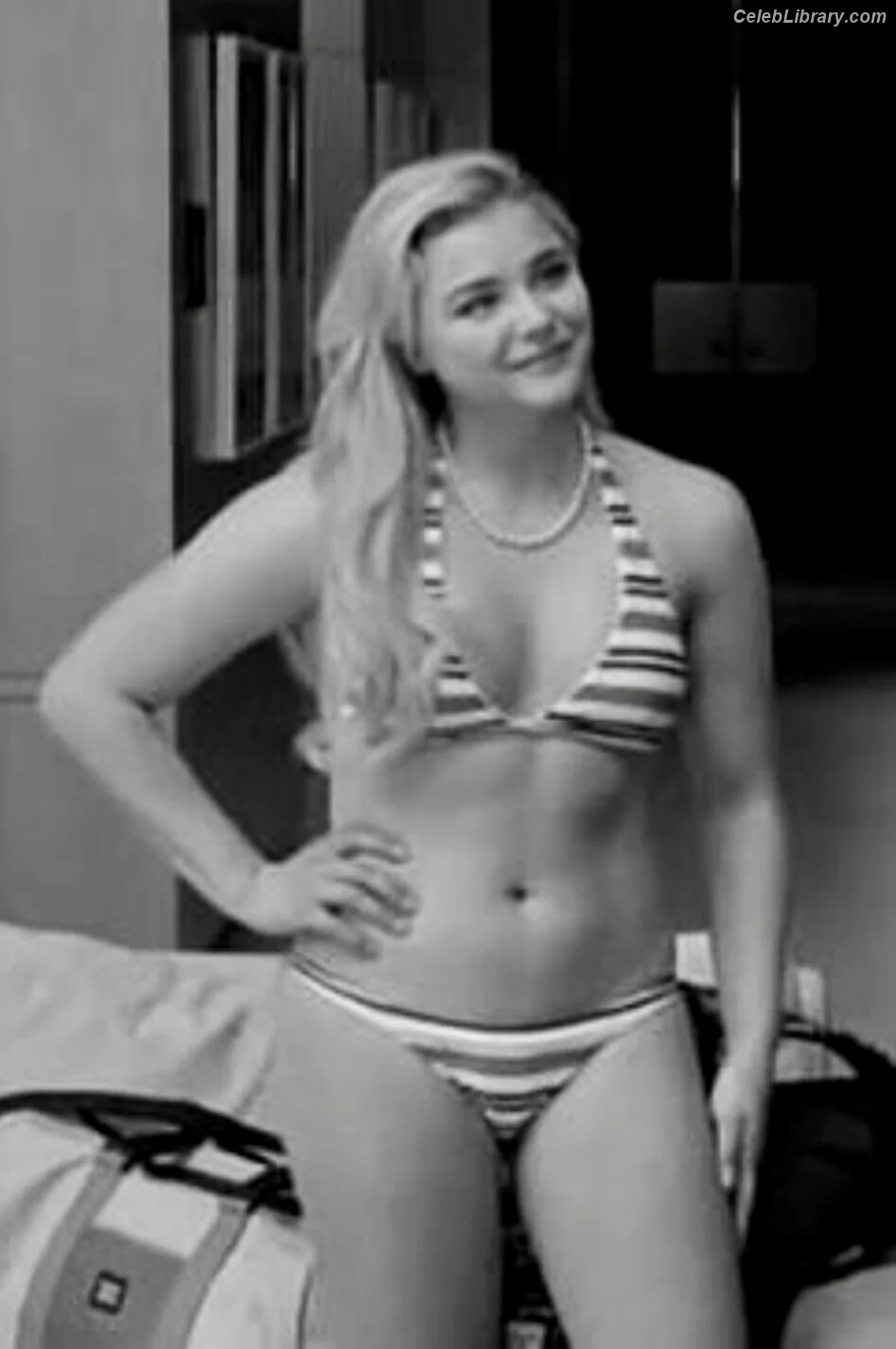 Chloë Grace Moretz photo 15 of 1748