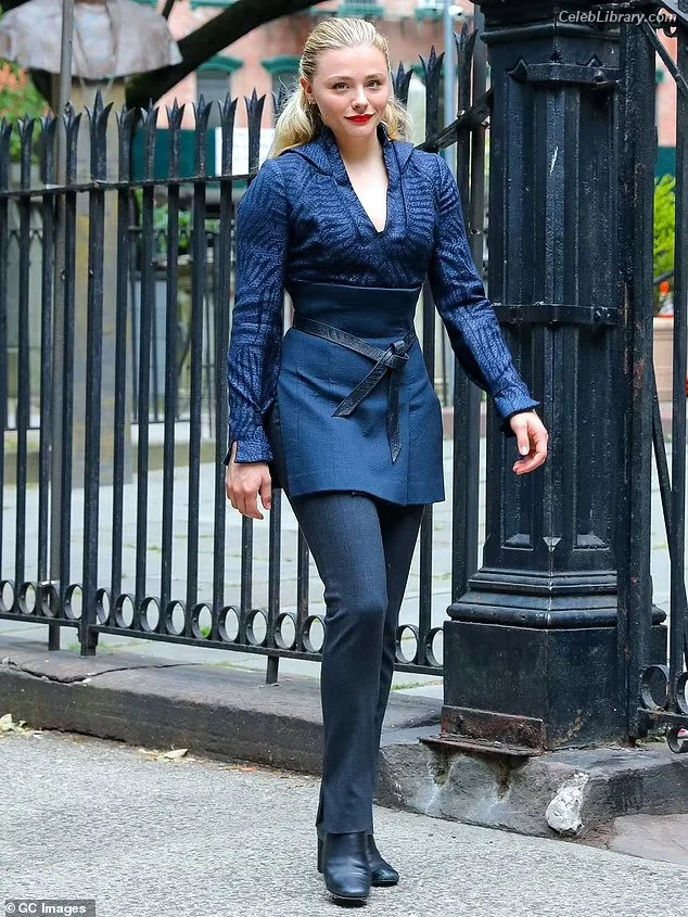 Chloë Grace Moretz photo 10 of 1748