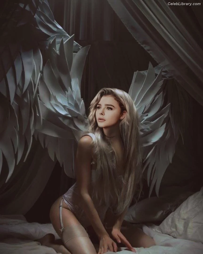 Chloë Grace Moretz photo 5 of 1748