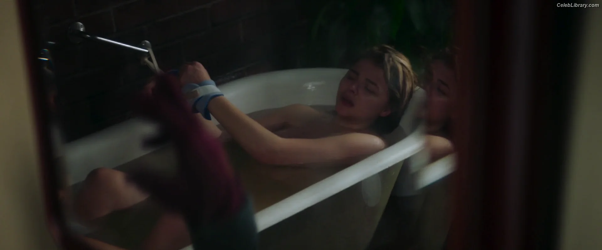 Chloë Grace Moretz photo 4 of 1748