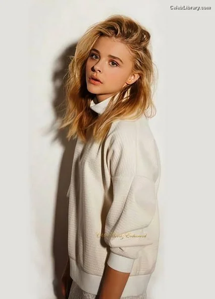 Chloë Grace Moretz photo 6 of 1748