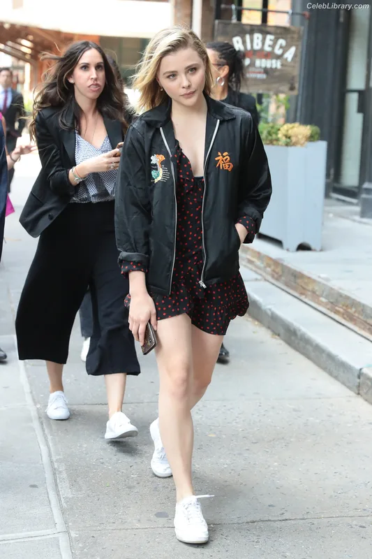 Chloë Grace Moretz photo 6 of 1749