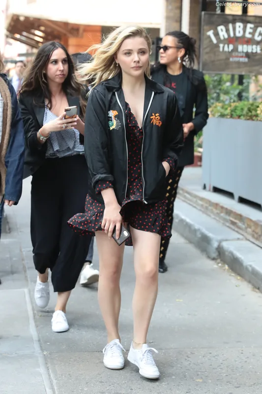 Chloë Grace Moretz photo 12 of 1749