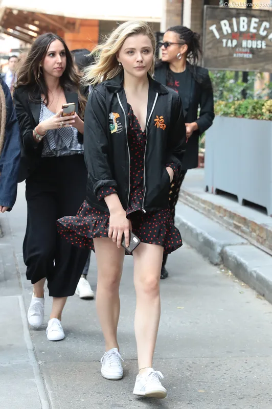 Chloë Grace Moretz photo 13 of 1749