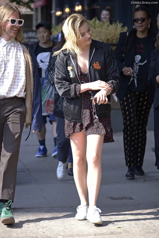 Chloë Grace Moretz photo 19 of 1749