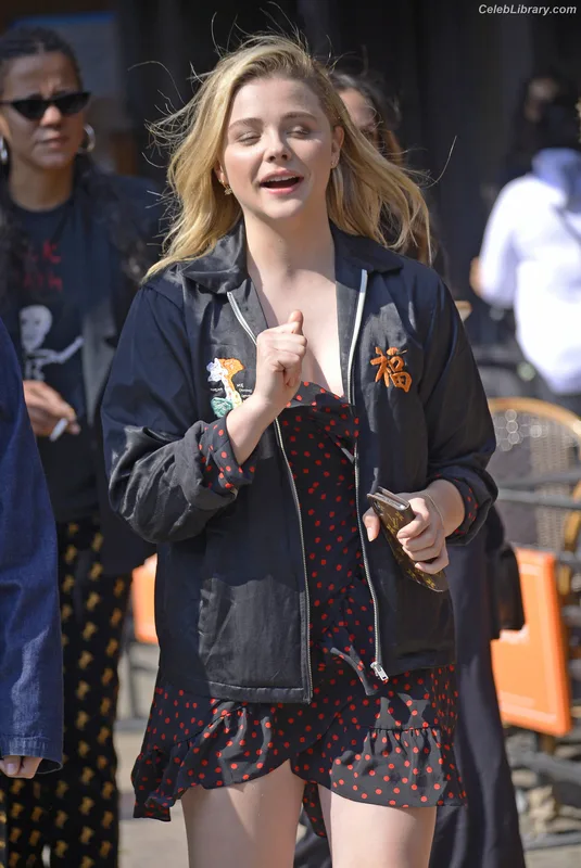 Chloë Grace Moretz photo 22 of 1749