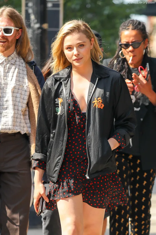 Chloë Grace Moretz photo 6 of 1749