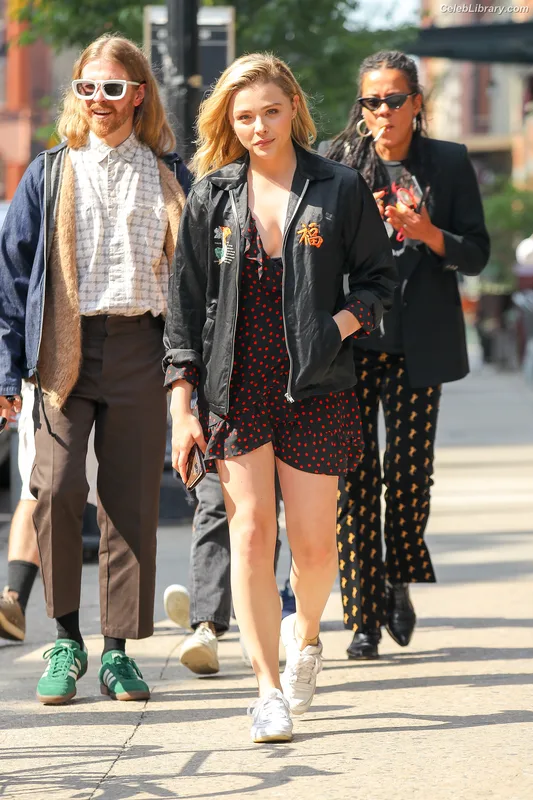 Chloë Grace Moretz photo 21 of 1749