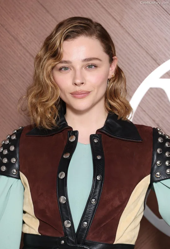 Chloë Grace Moretz photo 9 of 1749