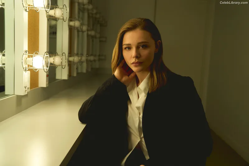 Chloë Grace Moretz photo 12 of 1749