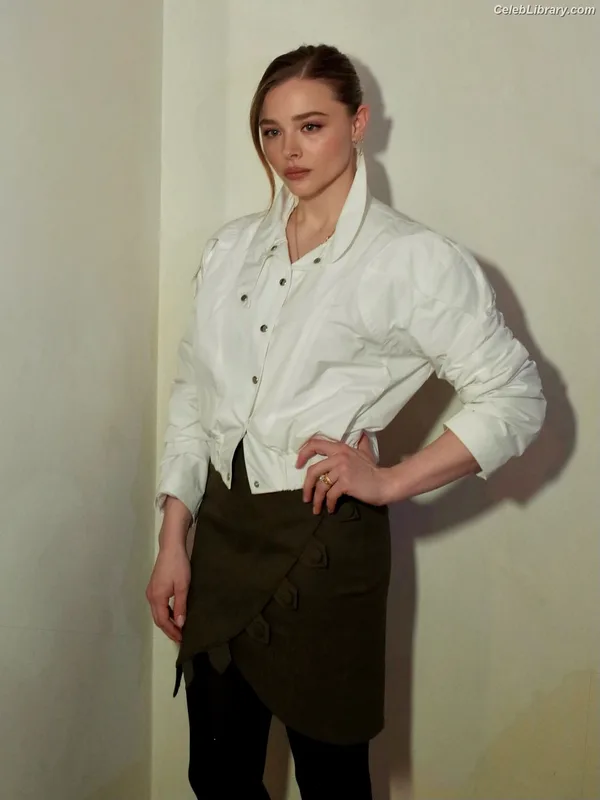 Chloë Grace Moretz photo 16 of 1749