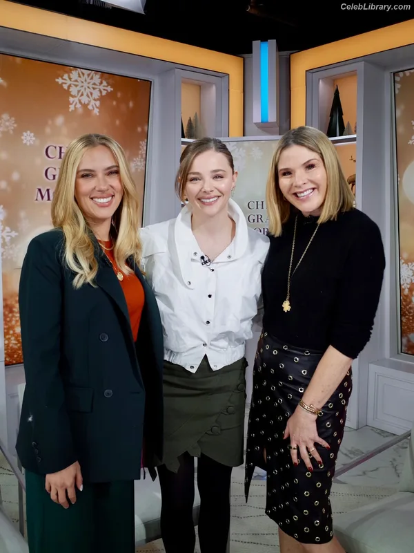 Chloë Grace Moretz photo 17 of 1749
