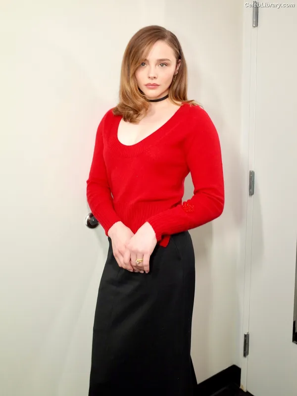 Chloë Grace Moretz photo 22 of 1749