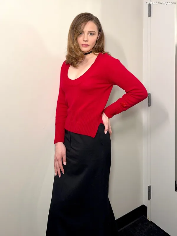 Chloë Grace Moretz photo 7 of 1749