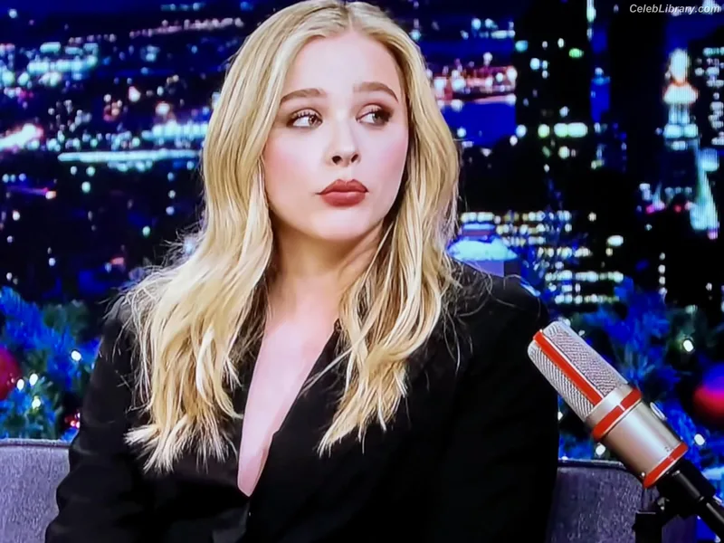 Chloë Grace Moretz photo 15 of 1749
