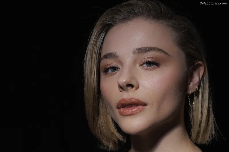 Chloë Grace Moretz photo 24 of 1749