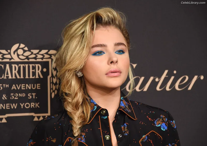 Chloë Grace Moretz photo 2 of 1749