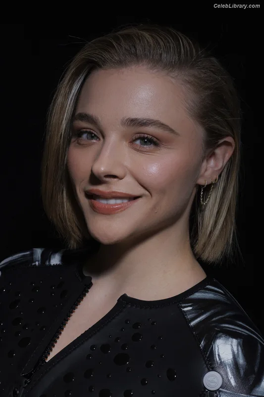 Chloë Grace Moretz photo 3 of 1749